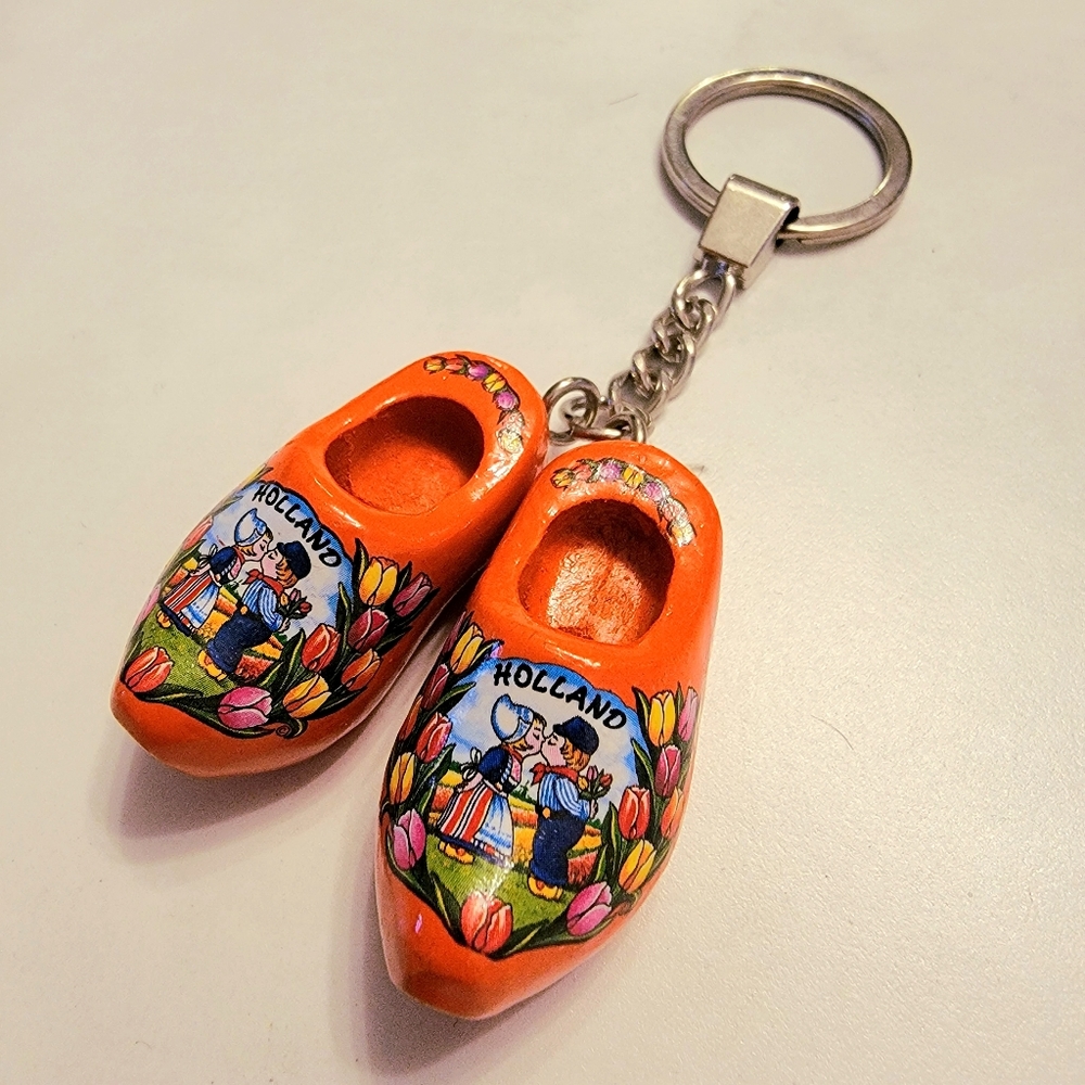 NEW Dutch wooden shoes keychain